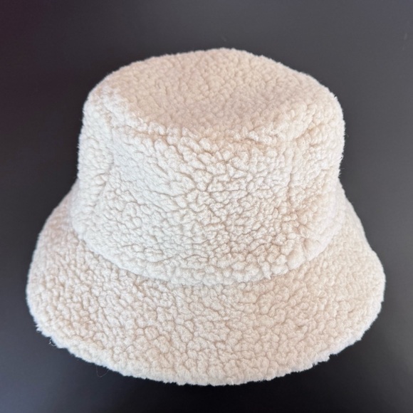 lululemon athletica Accessories - Lululemon Athletica Beige Sherpa Bucket Hat